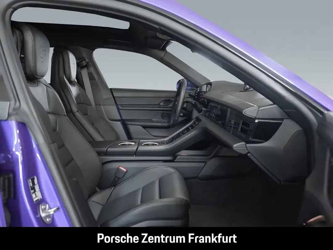 Porsche Taycan - Thumbnail 12