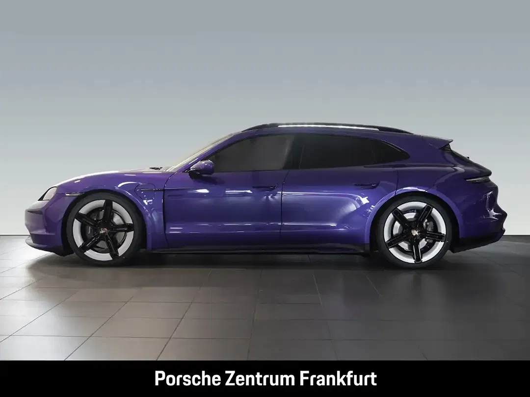 Porsche Taycan - Thumbnail 3