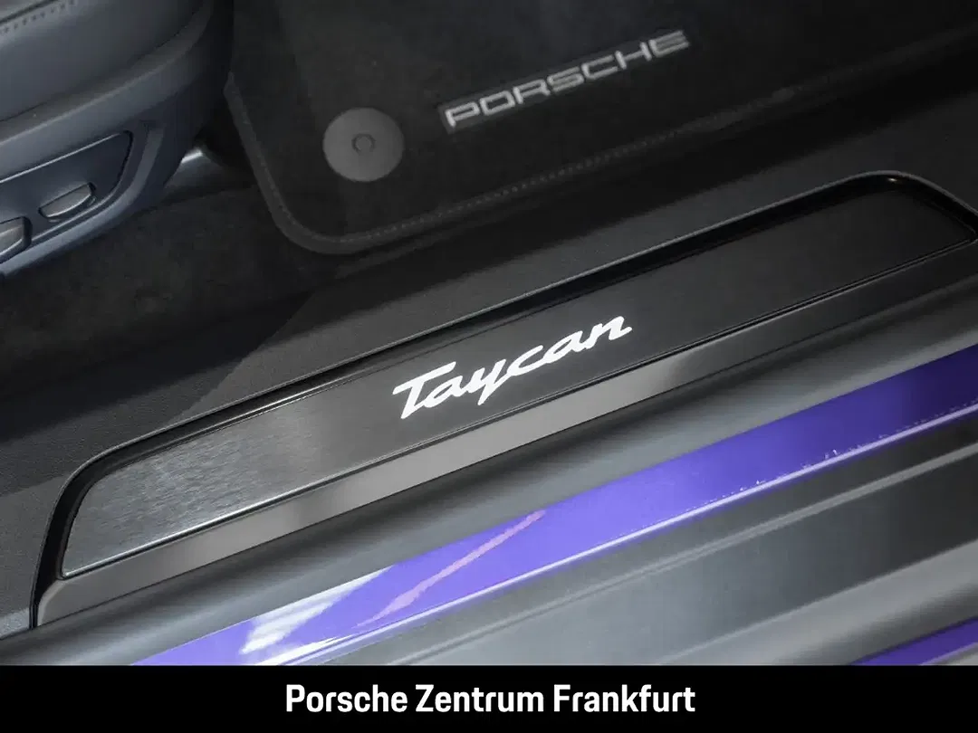 Porsche Taycan - Thumbnail 8