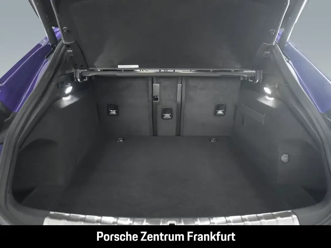 Porsche Taycan - Thumbnail 9
