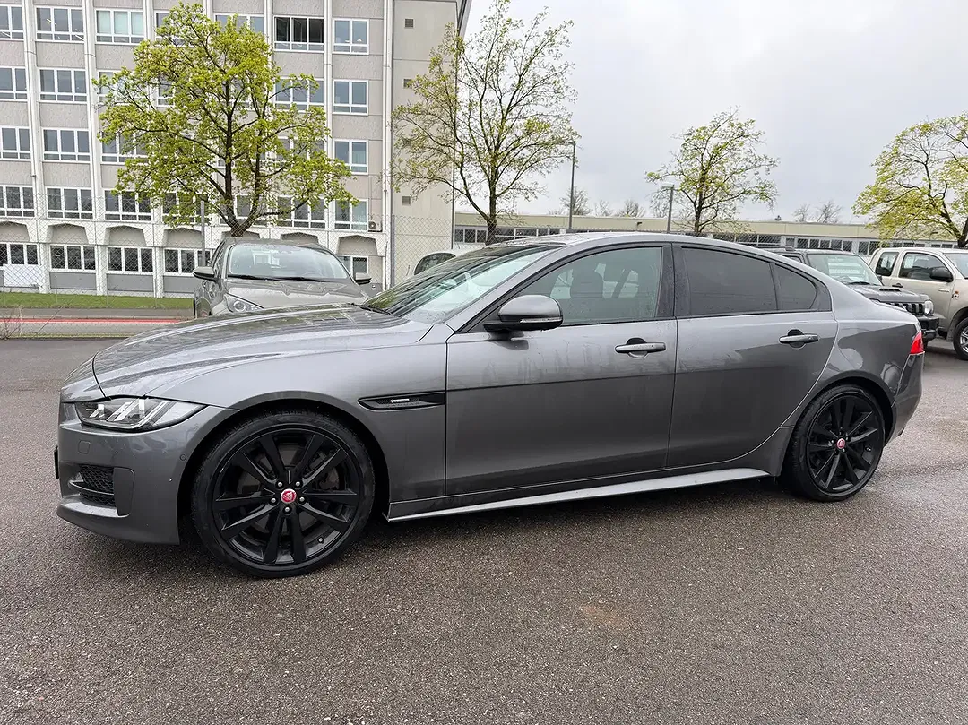 Jaguar XE - Thumbnail 10