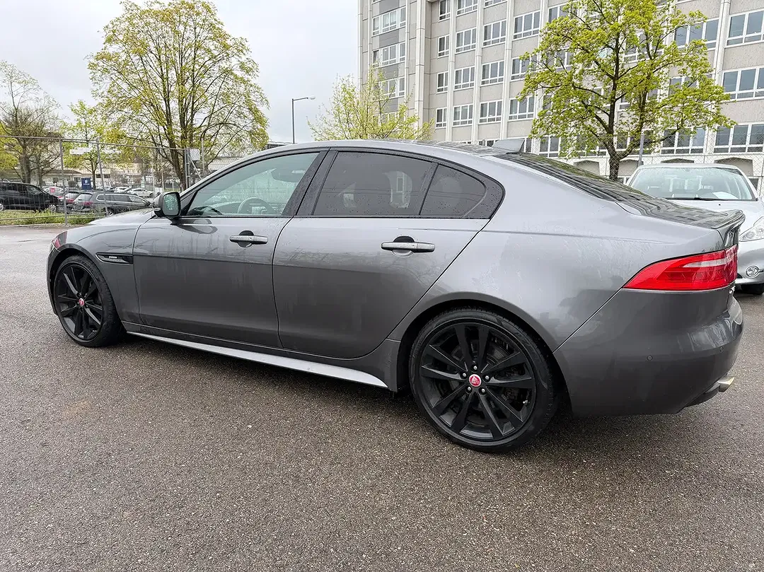 Jaguar XE - Thumbnail 12
