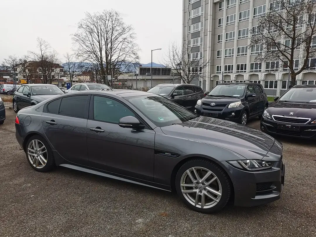 Jaguar XE - Thumbnail 8