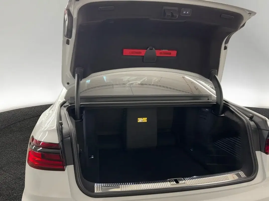 Audi S8 - Thumbnail 4