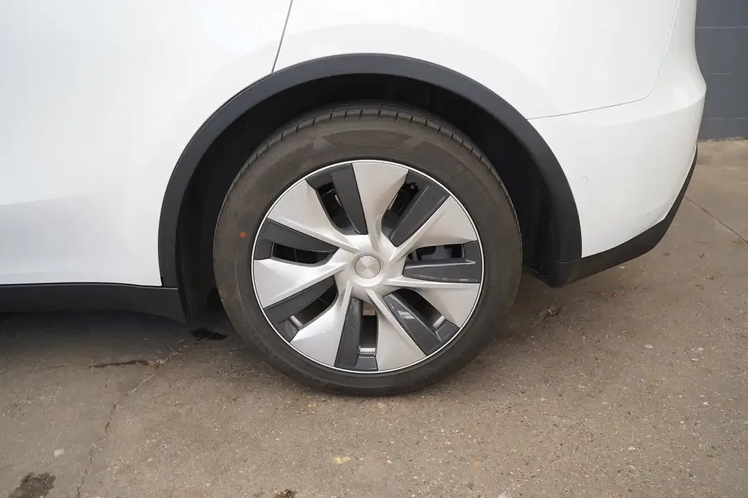 Tesla Model Y - Thumbnail 12
