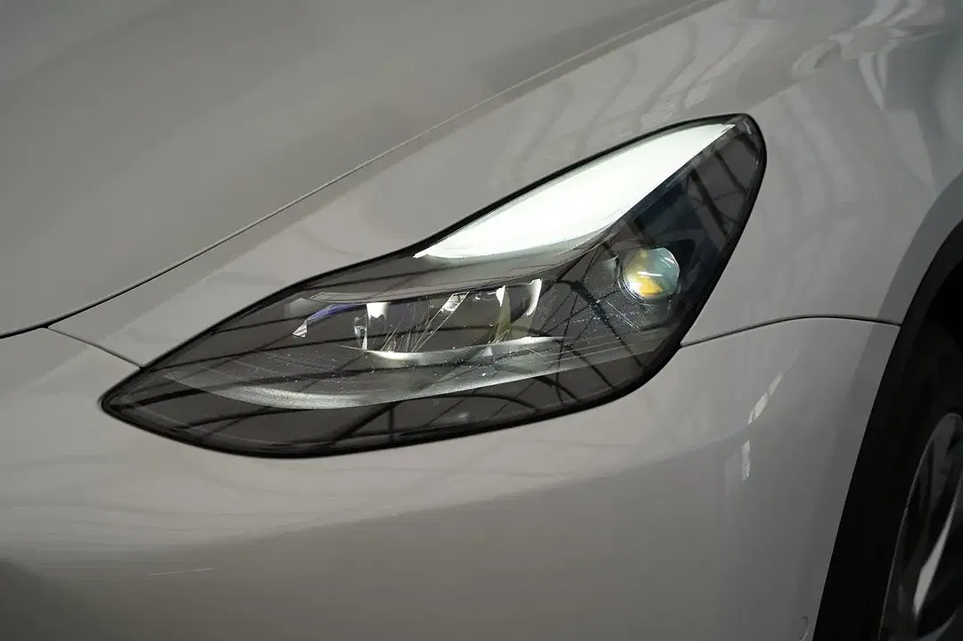 Tesla Model Y - Thumbnail 13