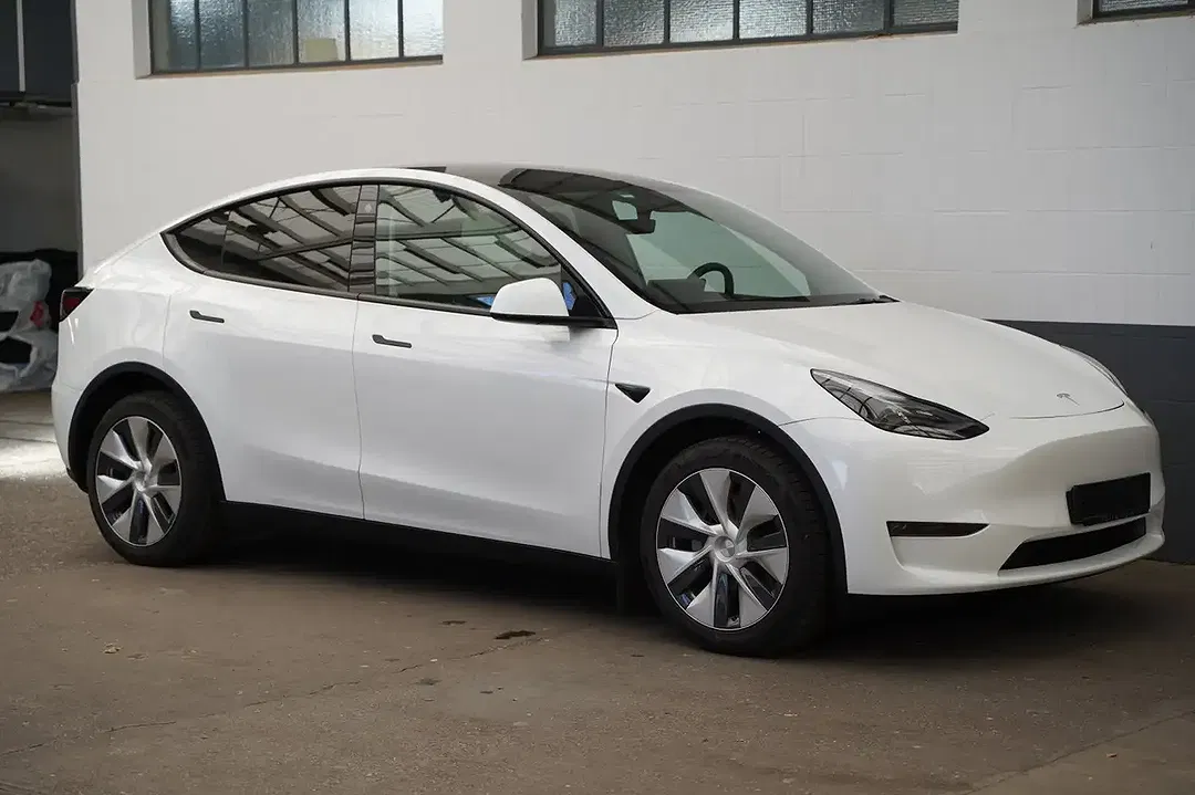 Tesla Model Y - Thumbnail 14