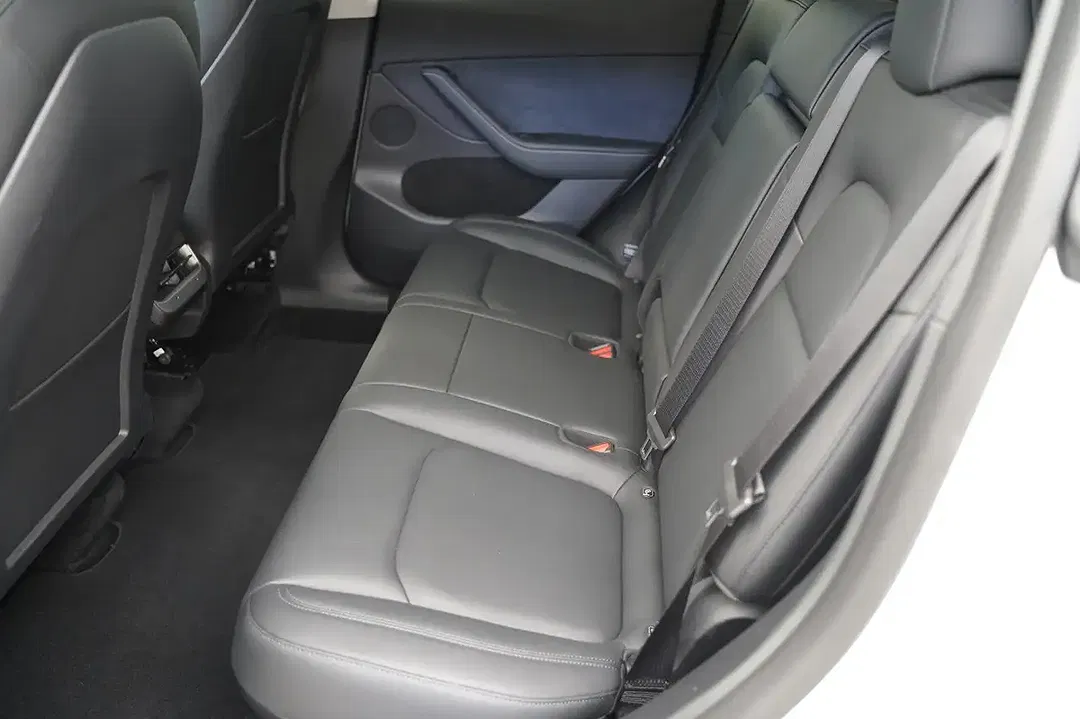 Tesla Model Y - Thumbnail 8