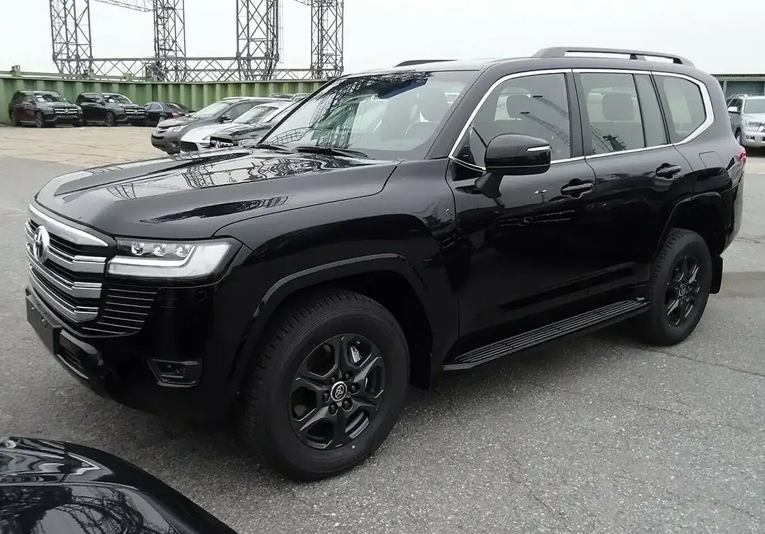 Toyota Land Cruiser - Thumbnail 3