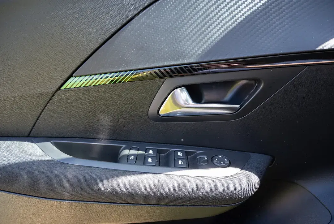 Peugeot 208 - Thumbnail 12