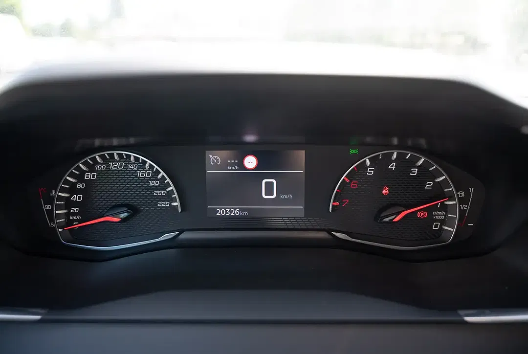 Peugeot 208 - Thumbnail 13