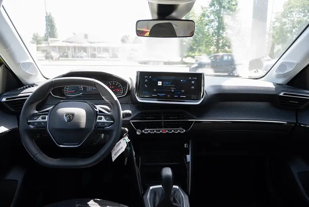 Peugeot 208 - Thumbnail 5