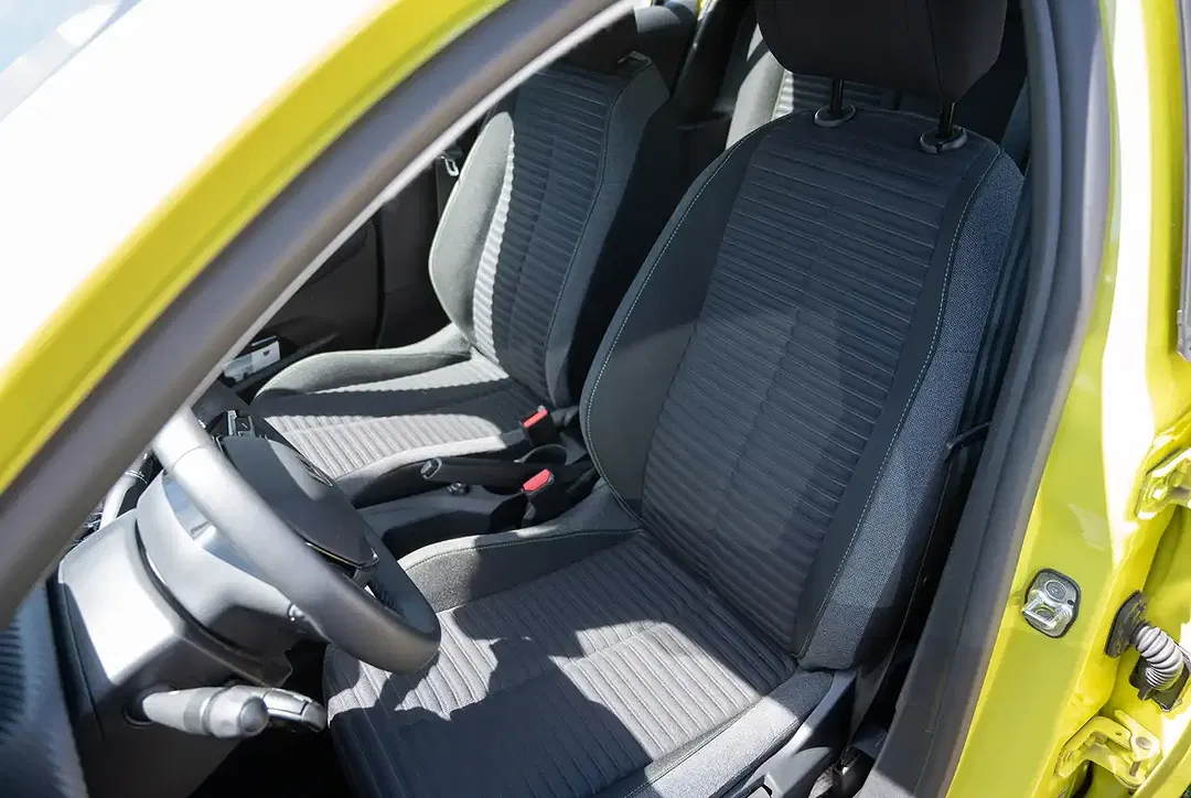 Peugeot 208 - Thumbnail 6