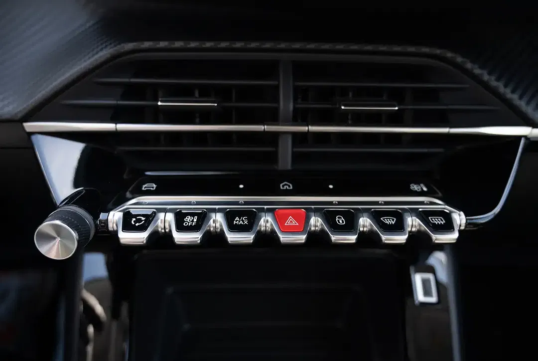 Peugeot 208 - Thumbnail 9