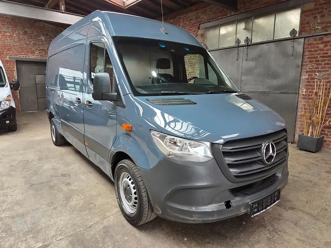 Mercedes-Benz Sprinter - Thumbnail 3