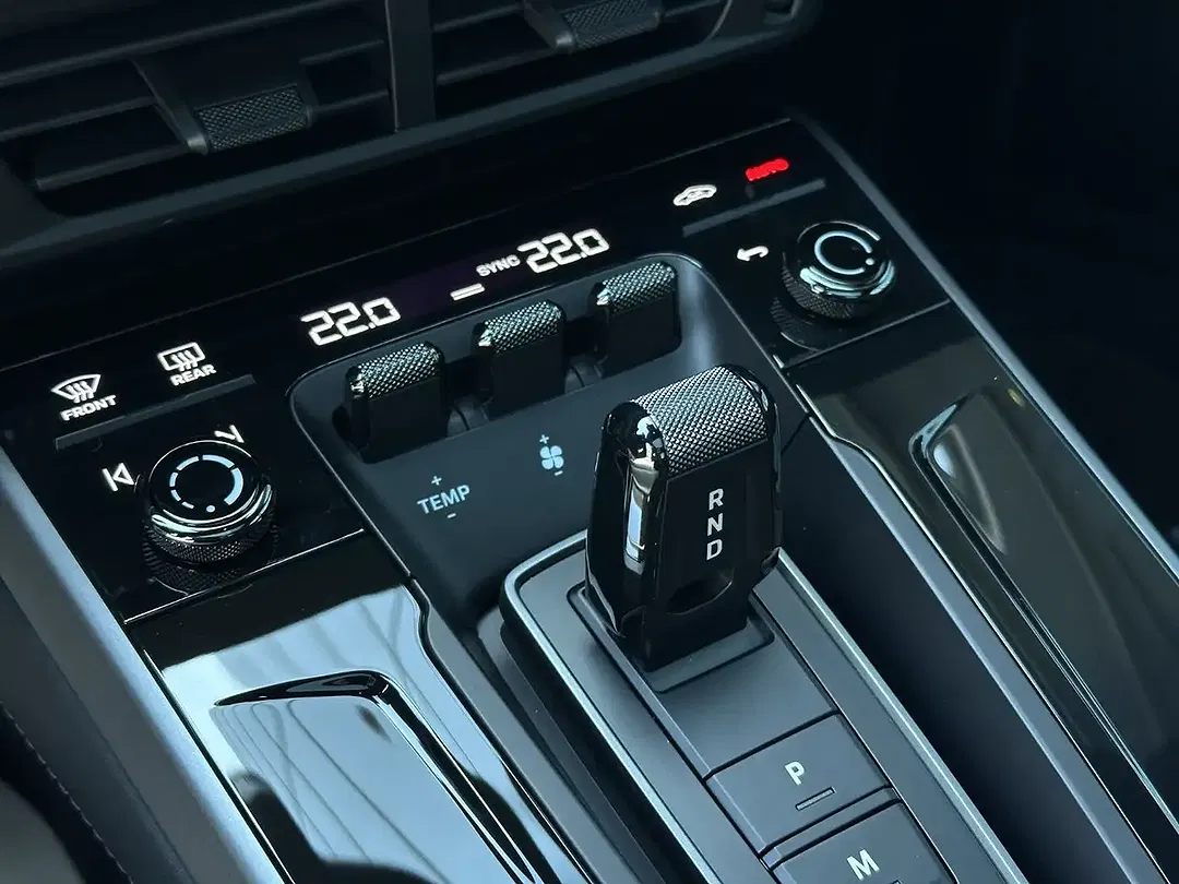 Porsche 992 - Thumbnail 11