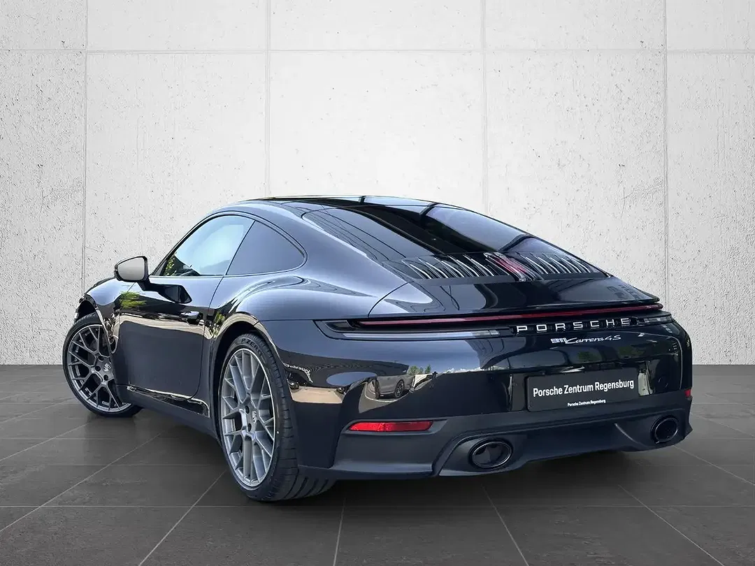 Porsche 992 - Thumbnail 3