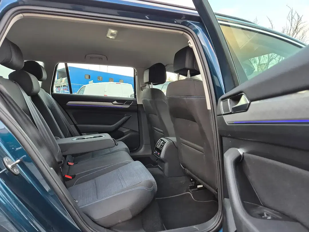 Volkswagen Passat Variant - Thumbnail 11