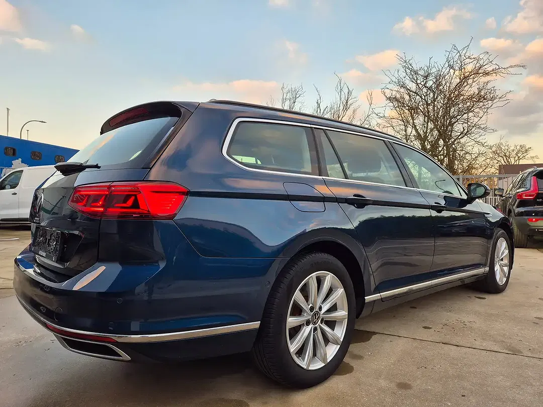 Volkswagen Passat Variant - Thumbnail 8