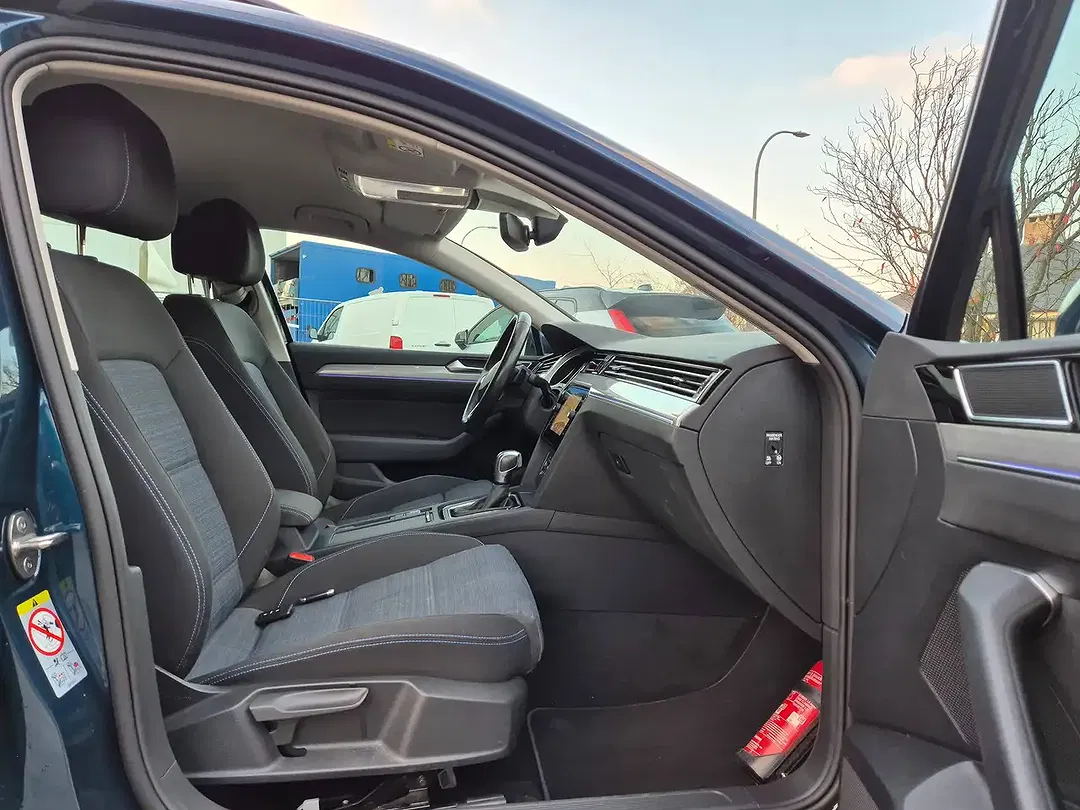 Volkswagen Passat Variant - Thumbnail 9