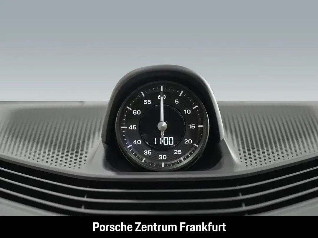 Porsche Taycan - Thumbnail 11