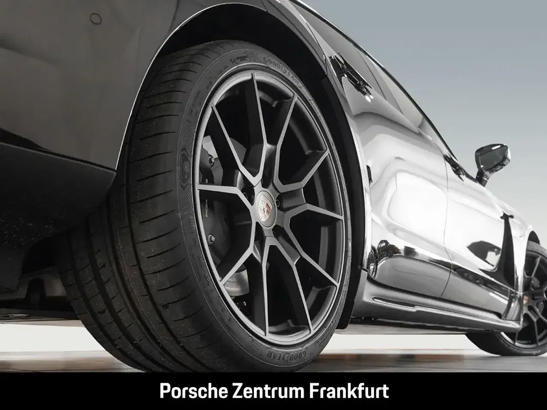 Porsche Taycan - Thumbnail 6