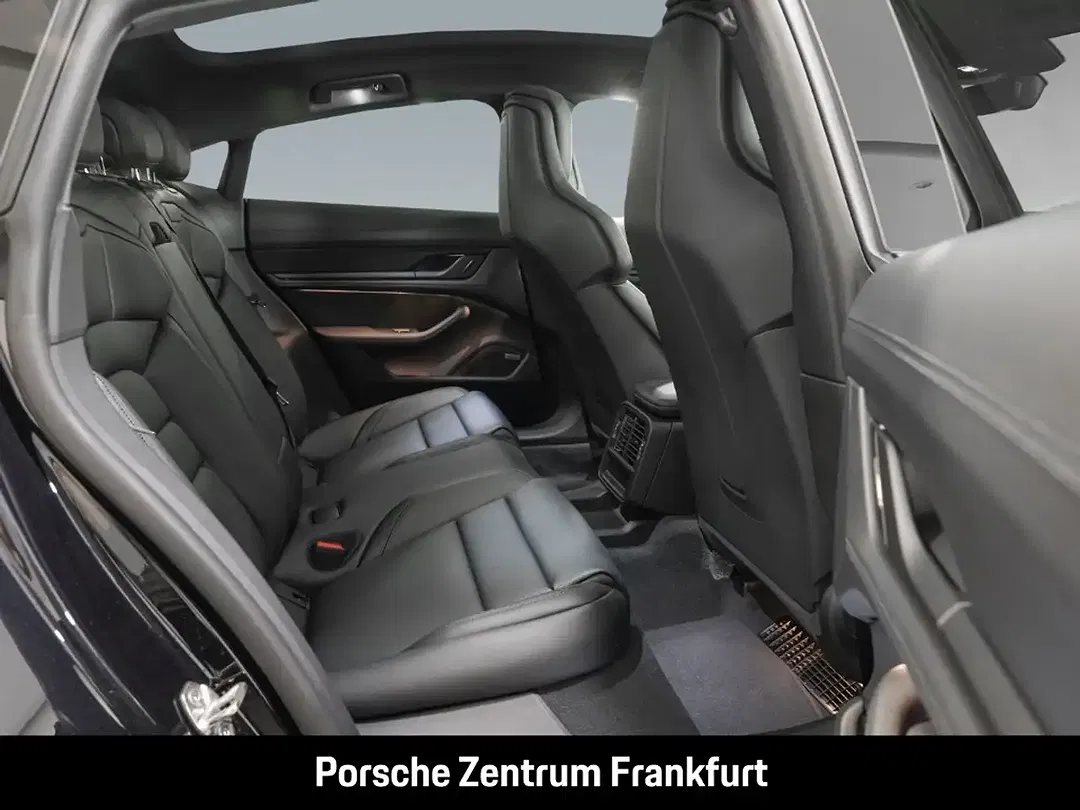 Porsche Taycan - Thumbnail 8