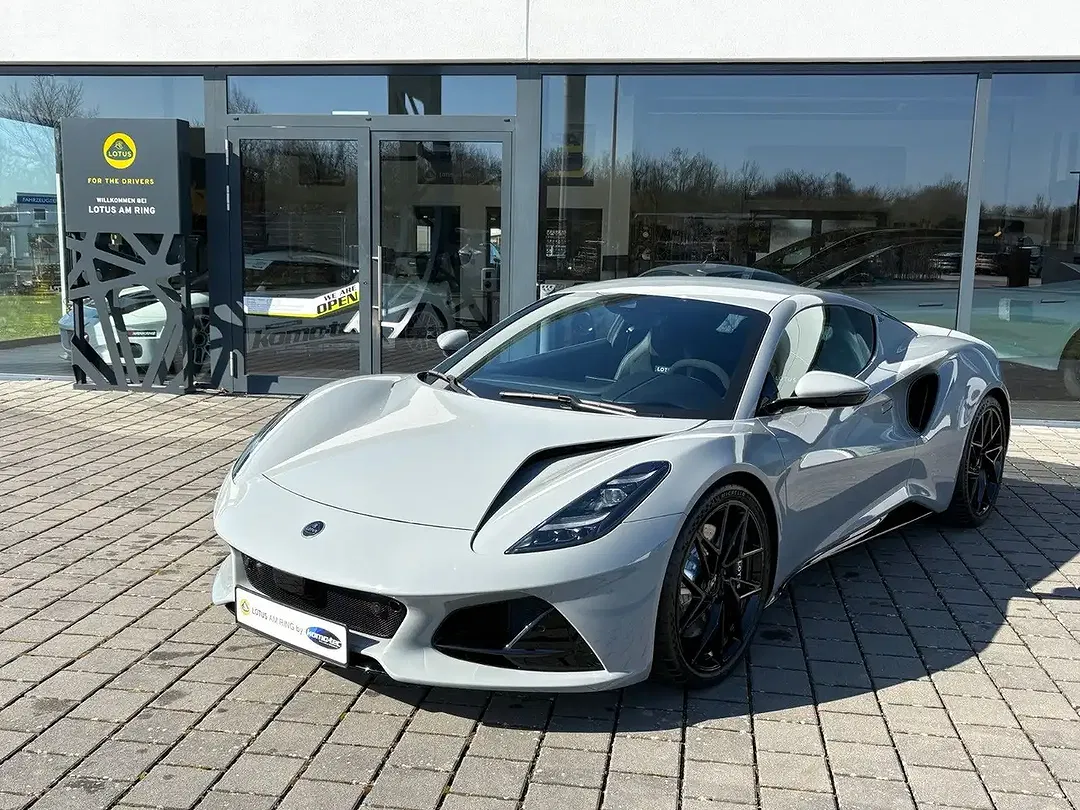 Lotus Emira - Thumbnail 1