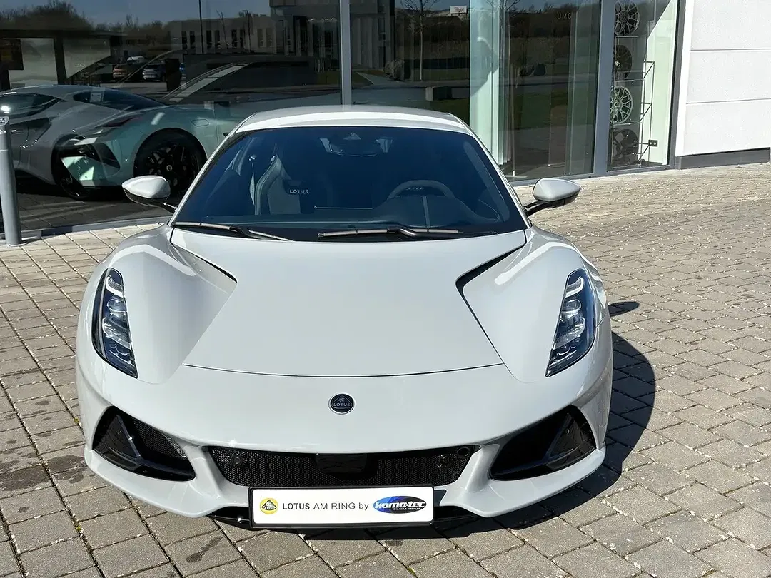 Lotus Emira - Thumbnail 2