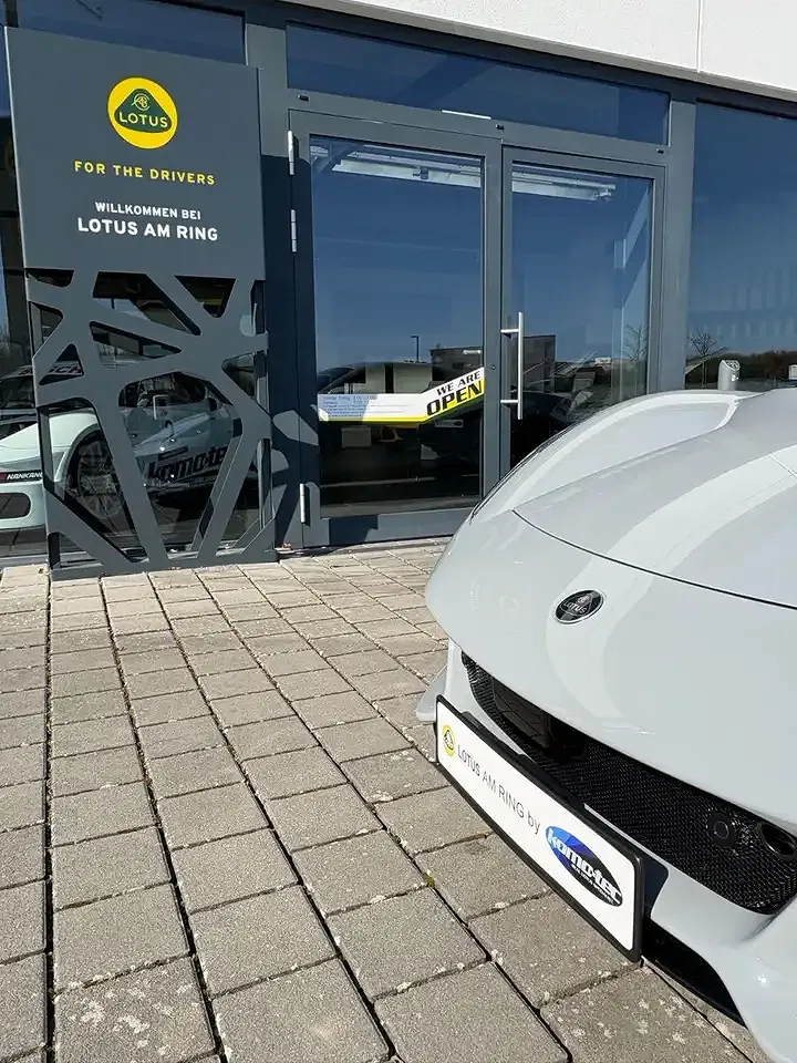 Lotus Emira - Thumbnail 29