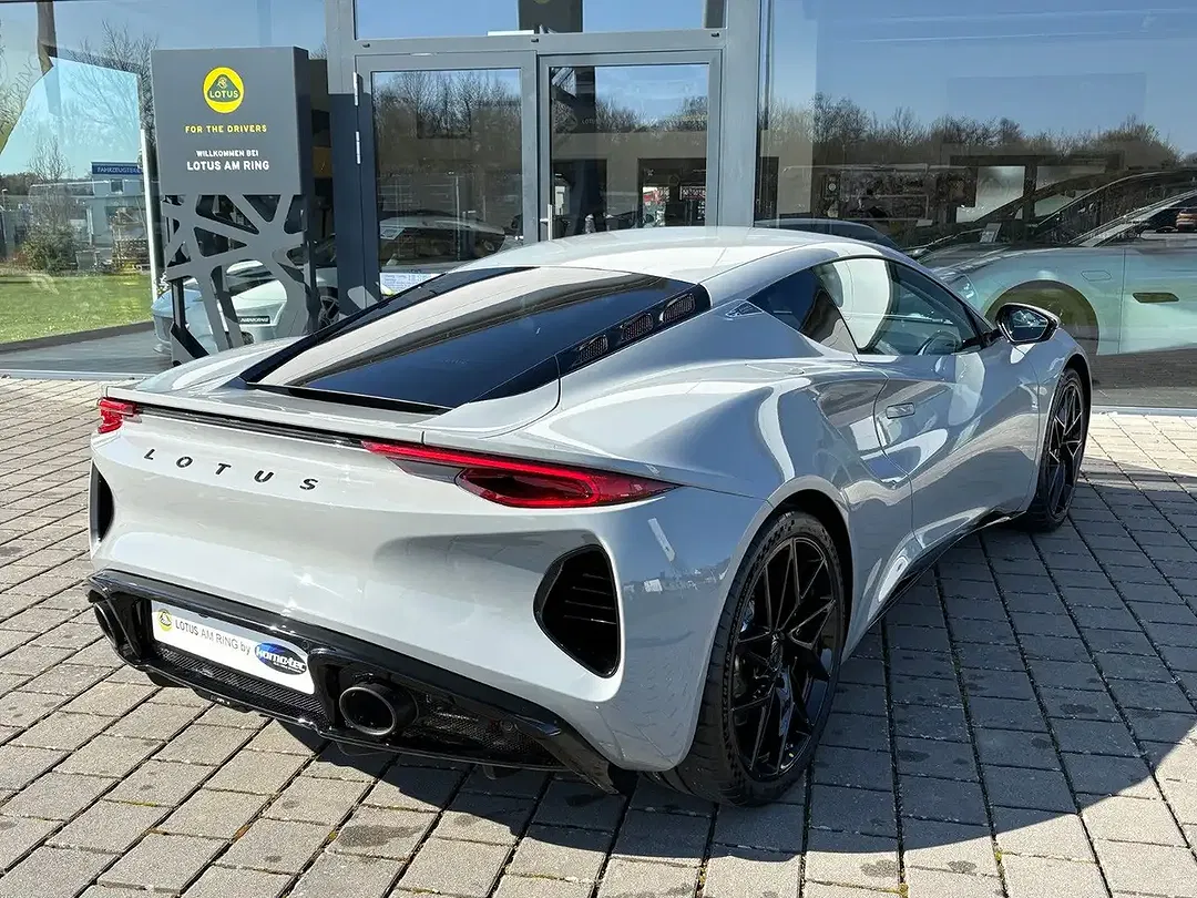 Lotus Emira - Thumbnail 5