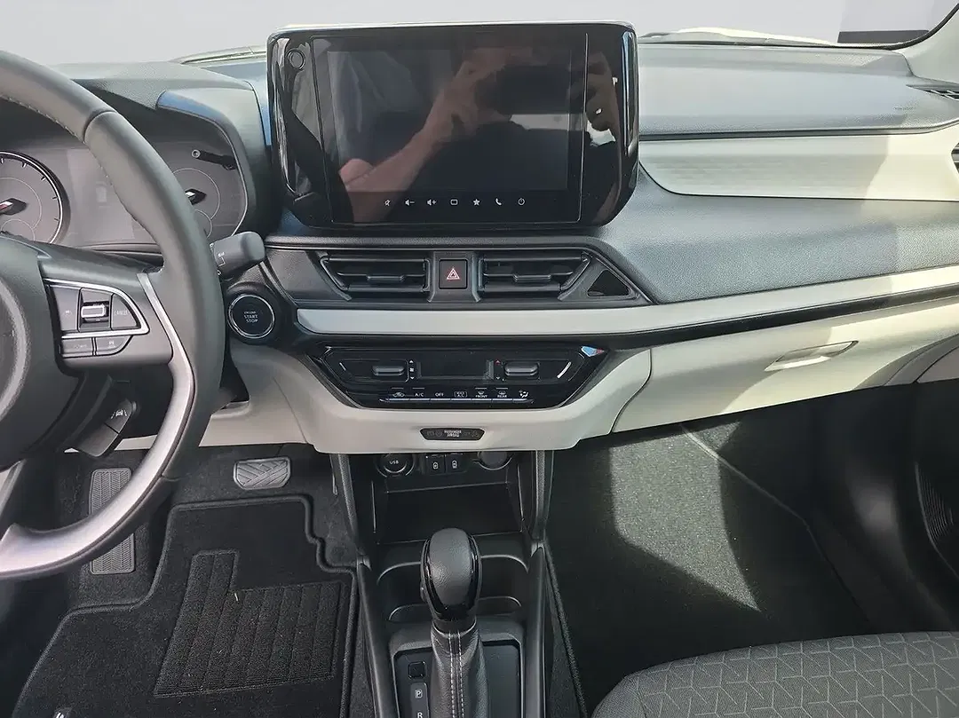 Suzuki Swift - Thumbnail 11