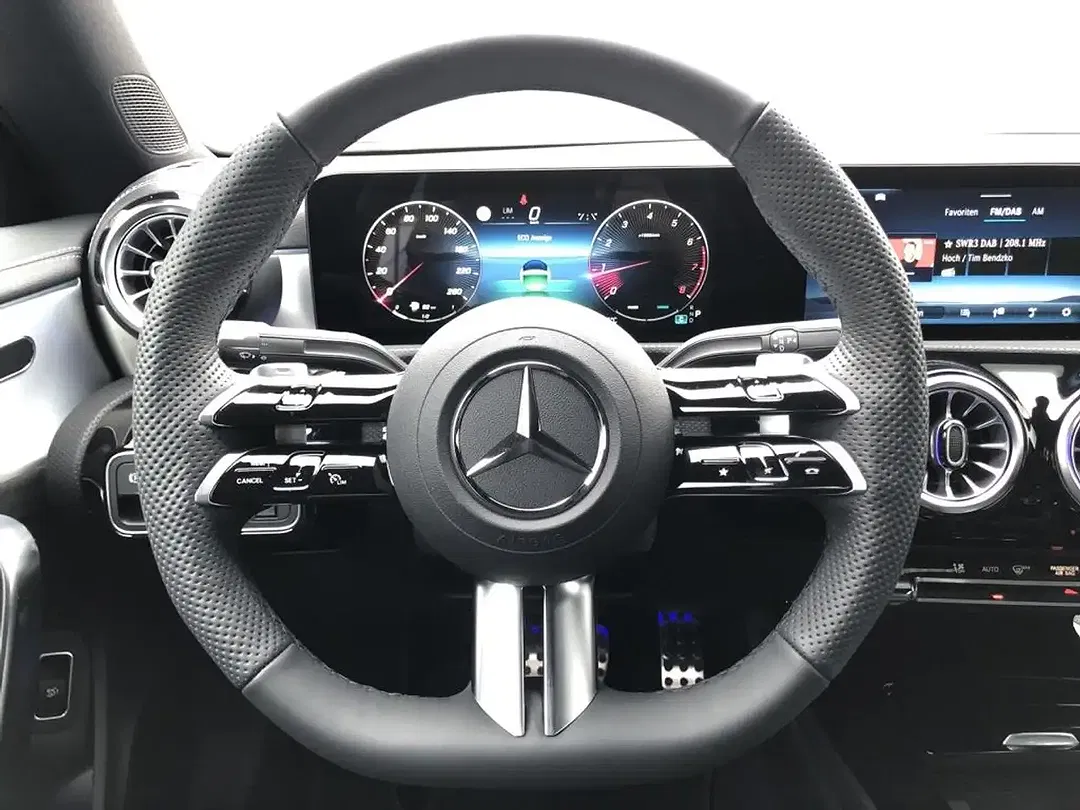 Mercedes-Benz CLA 180 - Thumbnail 10