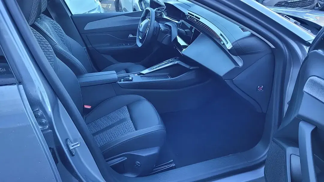 Peugeot 308 - Thumbnail 10
