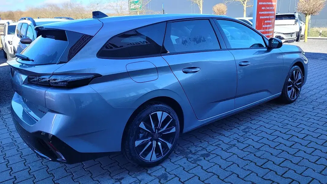 Peugeot 308 - Thumbnail 4