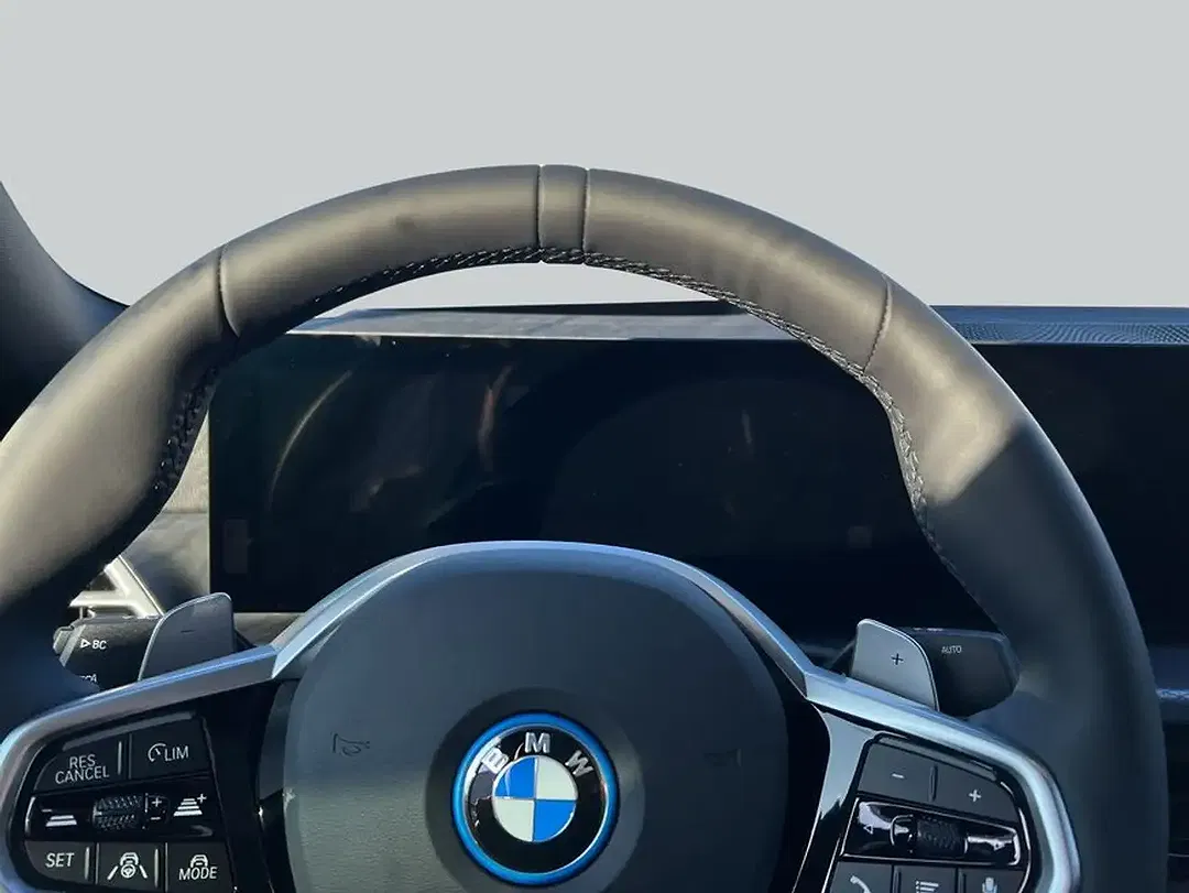 BMW 330 - Thumbnail 13