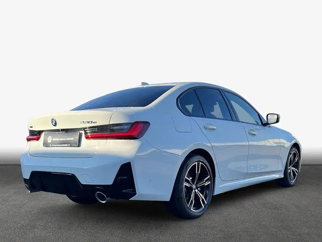 BMW 330 - Thumbnail 2