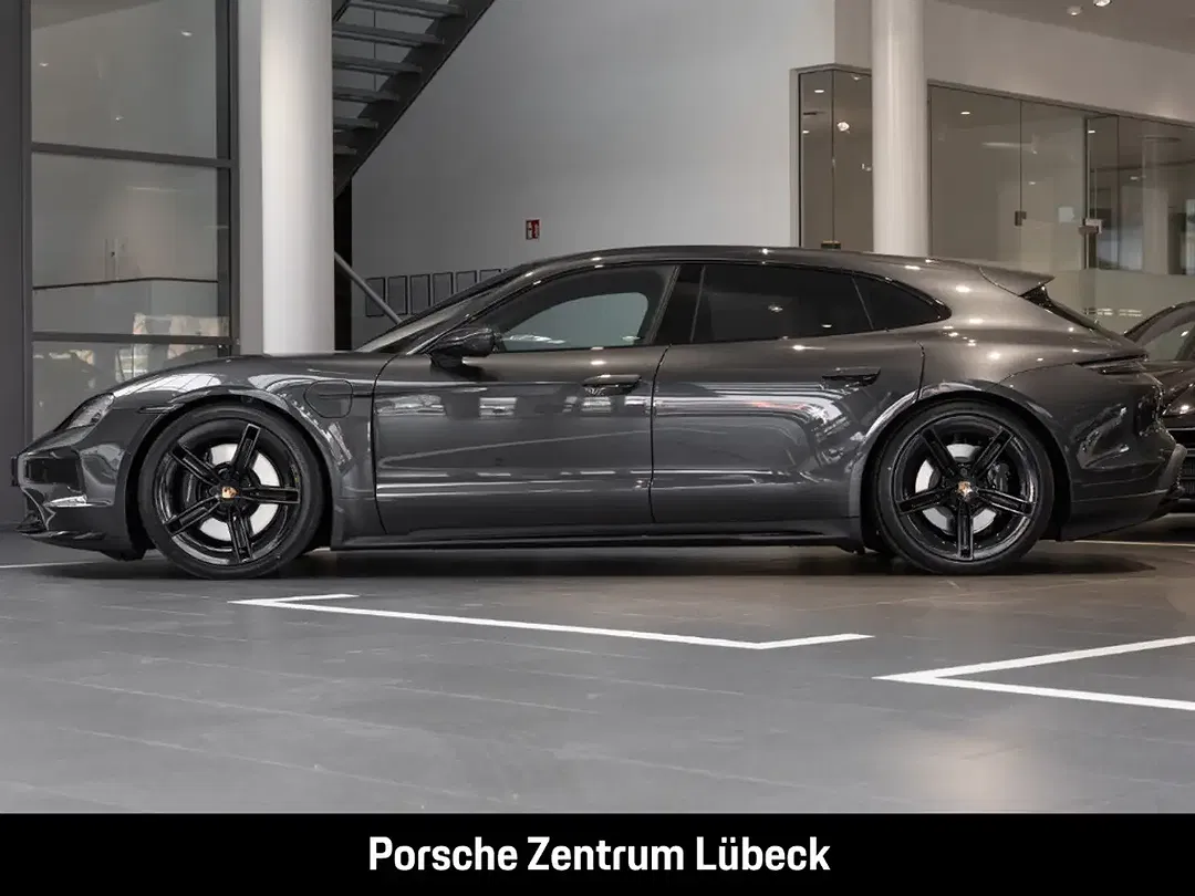 Porsche Taycan - Thumbnail 2