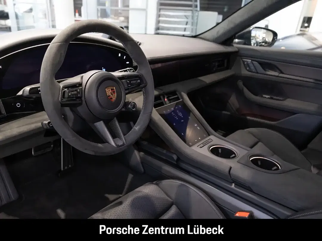 Porsche Taycan - Thumbnail 4