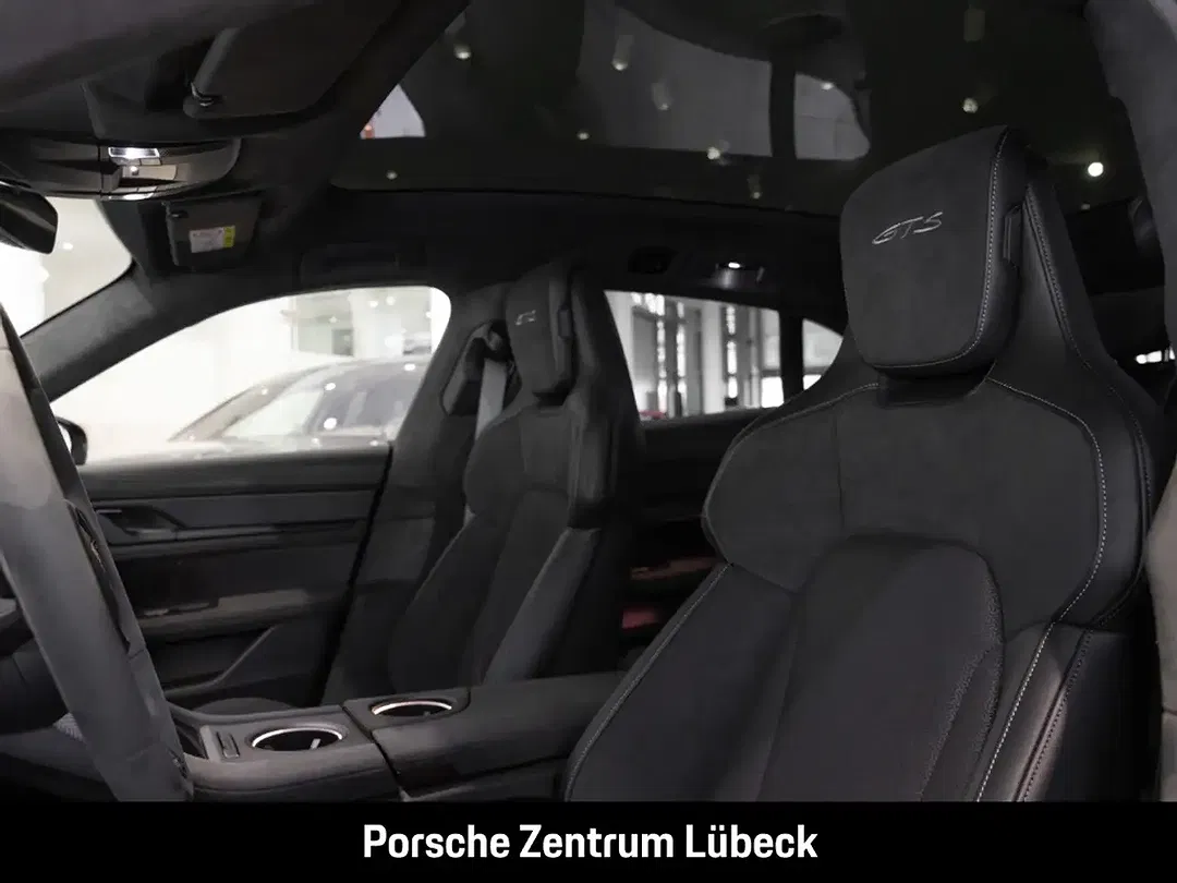 Porsche Taycan - Thumbnail 5