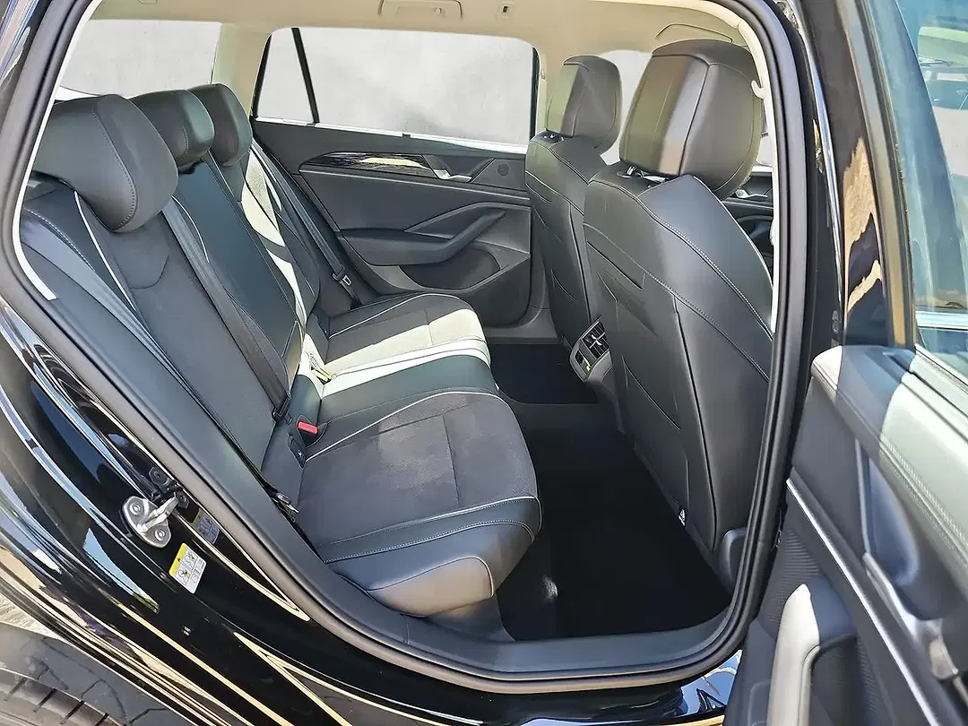 Volkswagen Passat Variant - Thumbnail 14