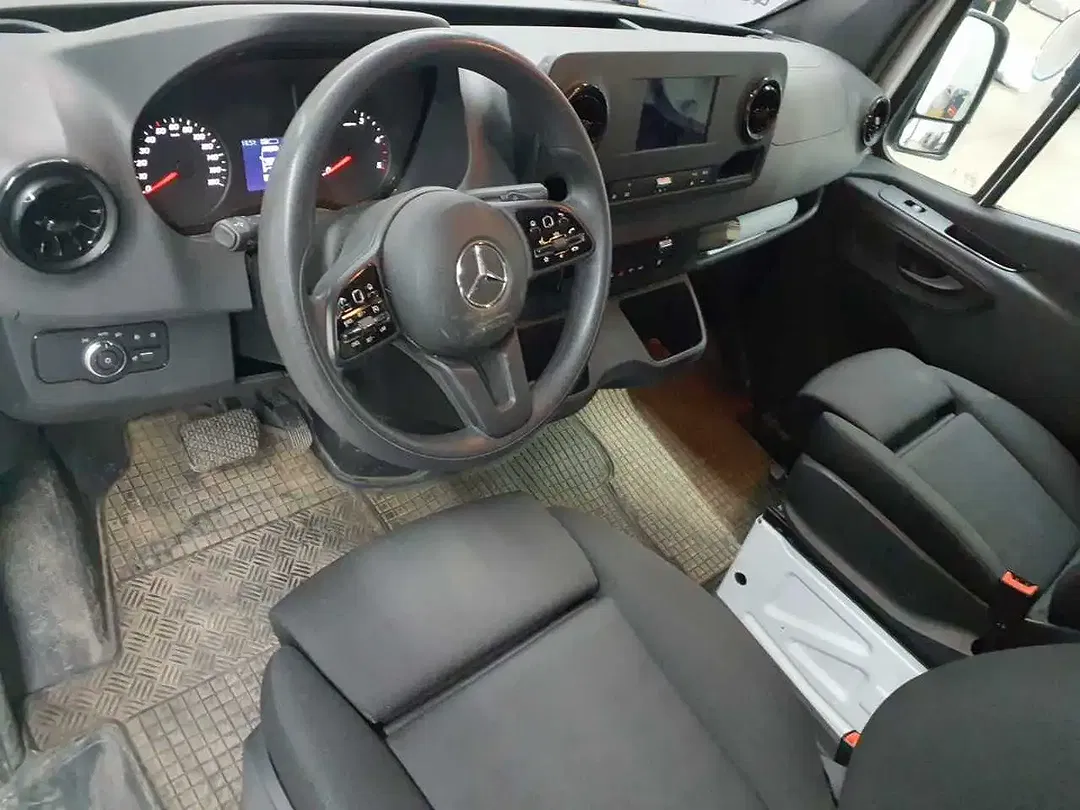 Mercedes-Benz Sprinter - Thumbnail 11