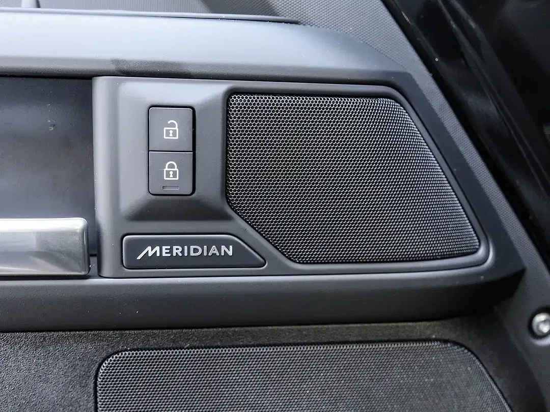 Land Rover Defender - Thumbnail 13