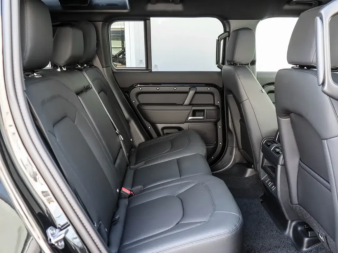 Land Rover Defender - Thumbnail 5