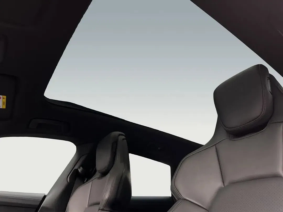 Porsche Taycan - Thumbnail 11