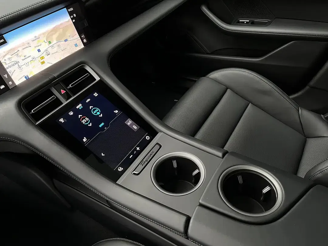 Porsche Taycan - Thumbnail 13