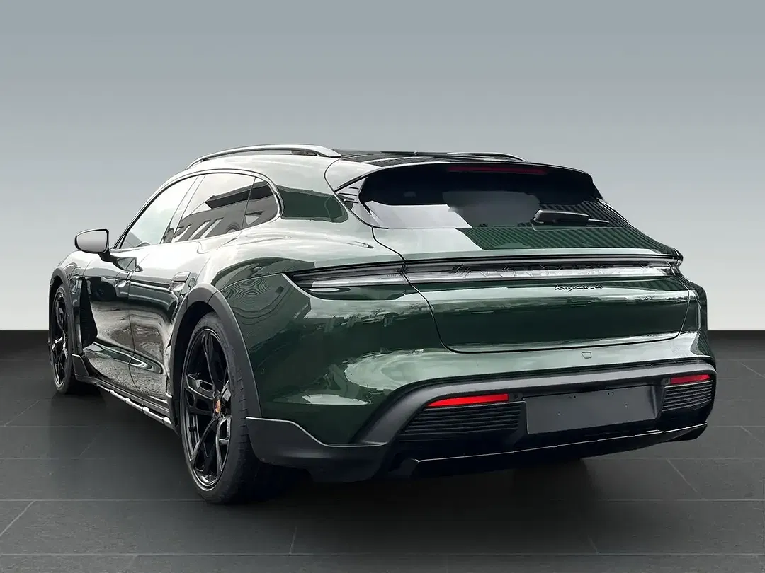 Porsche Taycan - Thumbnail 3