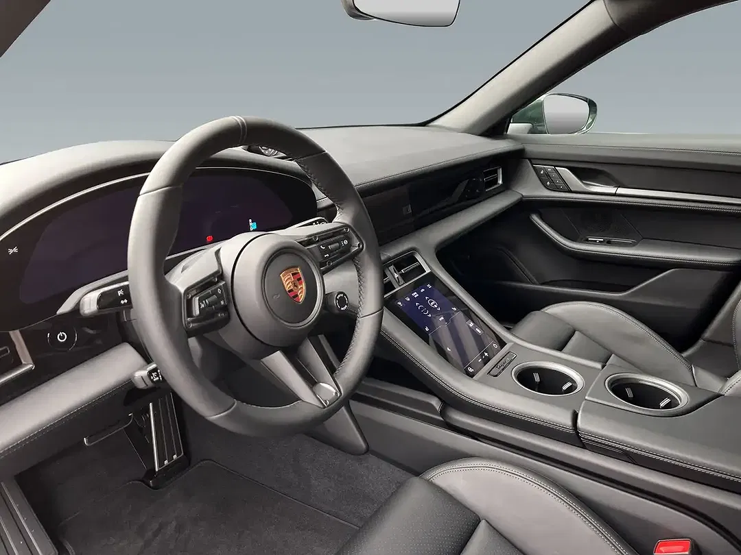Porsche Taycan - Thumbnail 4