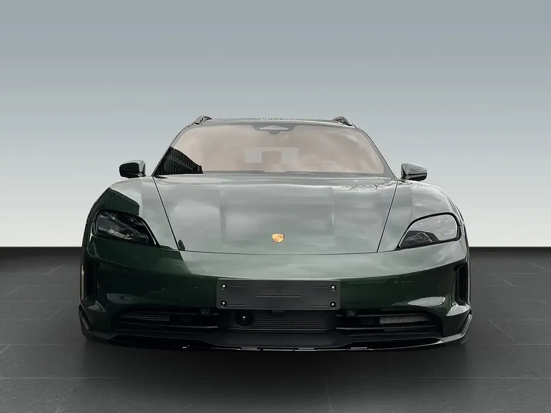 Porsche Taycan - Thumbnail 6