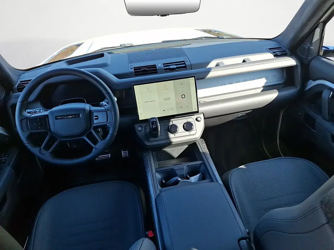Land Rover Defender - Thumbnail 3